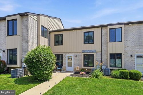 j4-5200 Hilltop Dr, BROOKHAVEN, PA, 19015-1239 | Card Image
