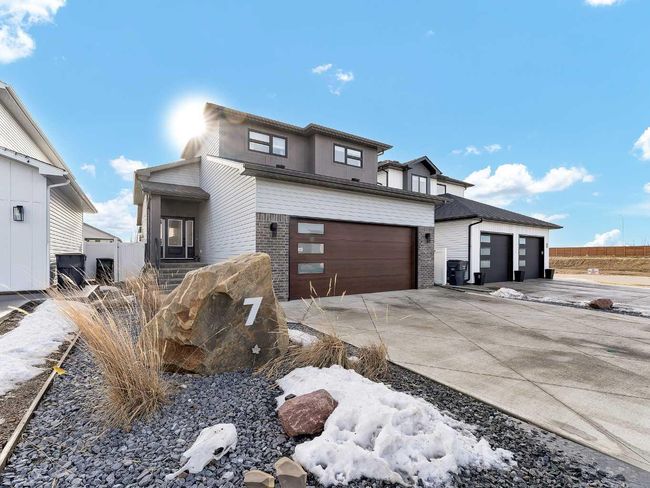 7 Sterling Green Se, Home with 4 bedrooms, 3 bathrooms and 2 parking in Medicine Hat AB | Image 1