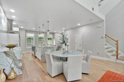 56 1st St, Pelham, NY, 10803-1437 | Card Image