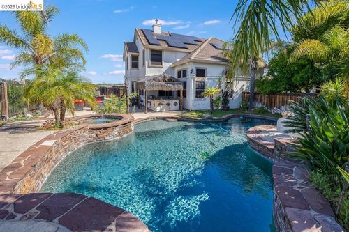 687 Flemish Ct, Brentwood, CA, 94513-5621 | Card Image