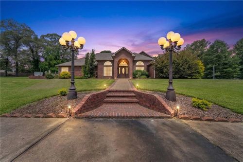 8058 Champions Way, Pineville, LA, 71360-2602 | Card Image