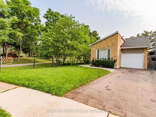 581 Beaver Crt, Milton, ON, L9T4A8 | Card Image