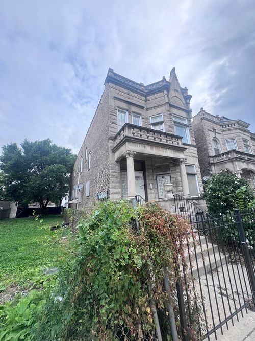 3838 W Gladys Ave, Chicago, IL, 60624-3112 | Card Image