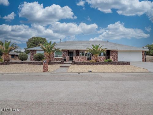 10945 Gary Player Dr, El Paso, TX, 79935-3909 | Card Image
