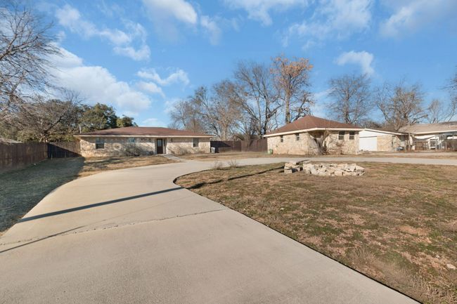 801 E Avenue C, House other with 4 bedrooms, 3 bathrooms and null parking in Lampasas TX | Image 5