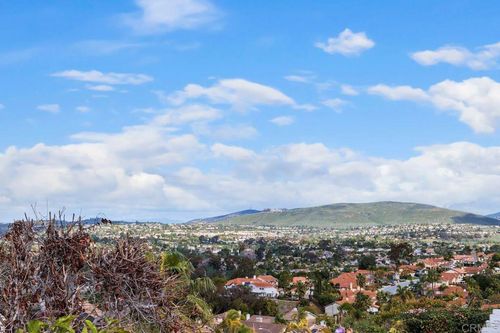 1402 Village View Rd, Encinitas, CA, 92024-5619 | Card Image