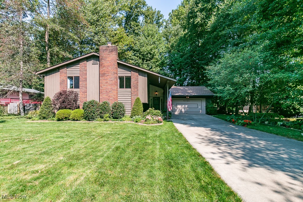 Lorrich Dr, Mentor, OH 44060