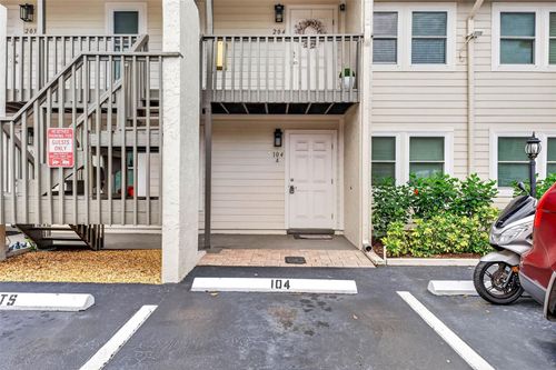 a104-527 Lincoln Ave, Tampa, FL, 33609-4900 | Card Image