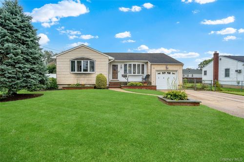 1235 11th St, West Babylon, NY, 11704-3601 | Card Image