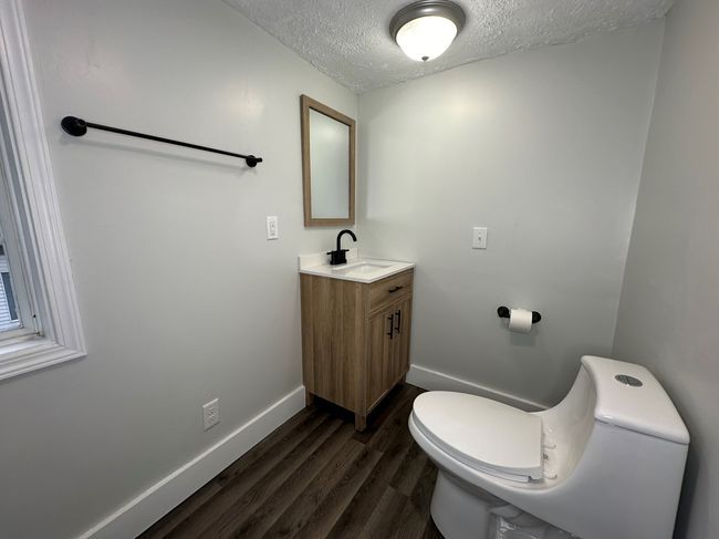 Upstairs common bath | Image 19