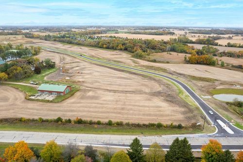 680 Beere Lane, Rochester, WI, 53105 | Card Image