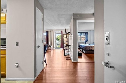apt-5e-221 Beach 80th St, Rockaway Beach, NY, 11693-2006 | Card Image