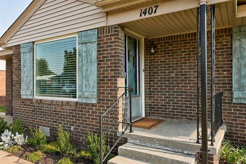 1407 Casady Ln, The Village, OK, 73120-1609 | Card Image