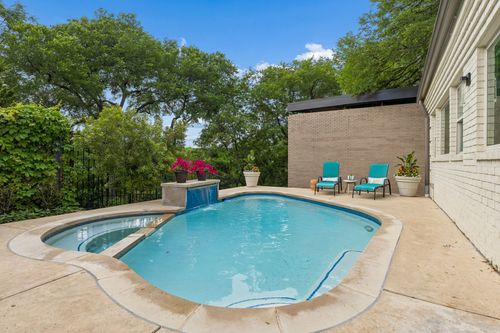 2001 Saint Charles Pl, Fort Worth, TX, 76107-3640 | Card Image
