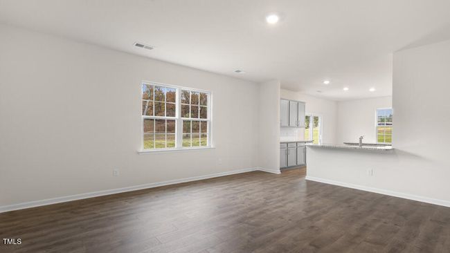 Living and Dining Area | Image 8