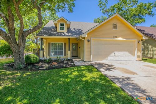 1302 N Wall St, Belton, TX, 76513-2100 | Card Image