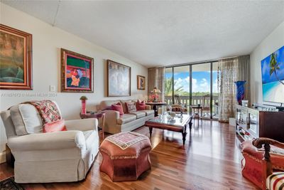 501 - 90 Edgewater Dr, Condo with 2 bedrooms, 2 bathrooms and null parking in Coral Gables FL | Image 1