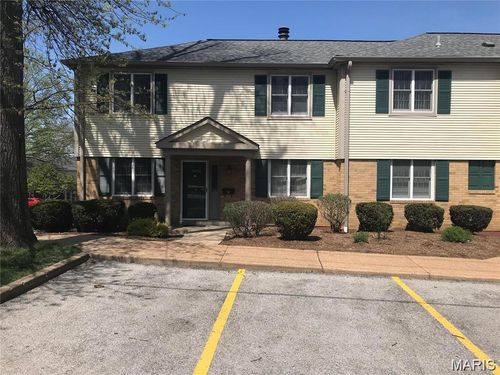 9035 W Swan Cir, Saint Louis, MO, 63144-1621 | Card Image