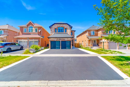 556 Highglen Ave, Markham, ON, L3S4N3 | Card Image
