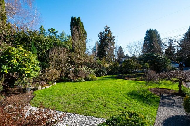 2529 Lawson Avenue, House other with 5 bedrooms, 4 bathrooms and 4 parking in West Vancouver BC | Image 37