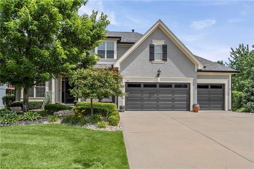 5211 Kenton St, Shawnee, KS, 66226-7802 | Card Image
