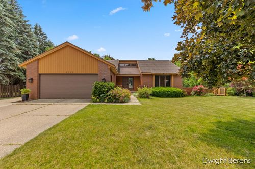8725 Rivercrest Dr, Jenison, MI, 49428-9509 | Card Image