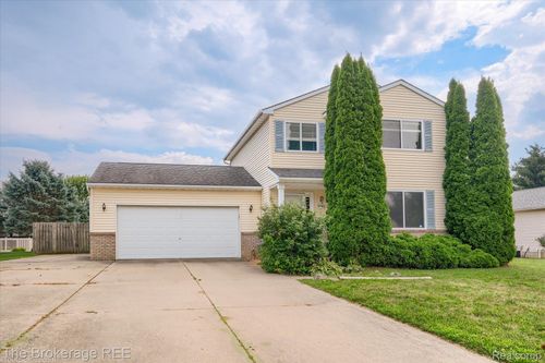 9446 Tiger Run Trl, Davison, MI, 48423-8431 | Card Image