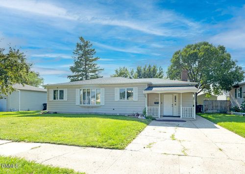 641 17th Ave W, Williston, ND, 58801-4527 | Card Image