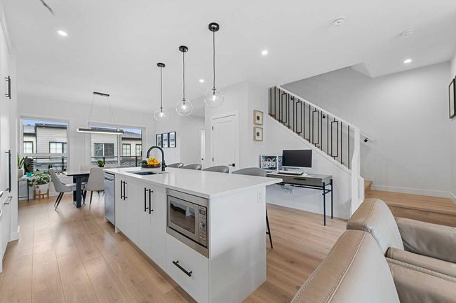 2213 77 Street Sw, Townhouse with 2 bedrooms, 3 bathrooms and 2 parking in Calgary AB | Image 11