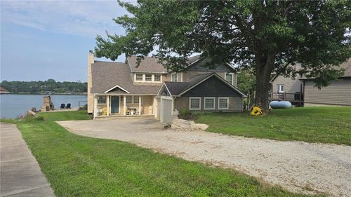560 Lake Viking Ter, Gallatin, MO, 64640-8352 | Card Image