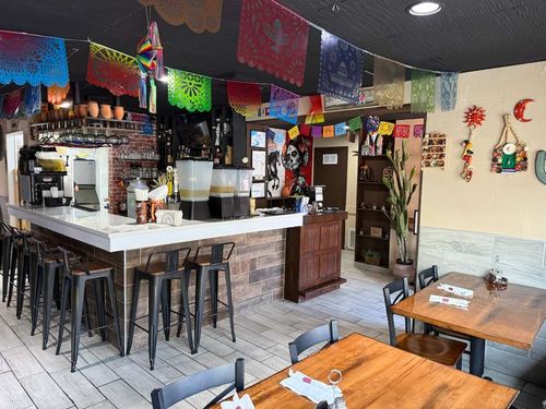 909 Main St, Adel, IA, 50003-1452 | Card Image