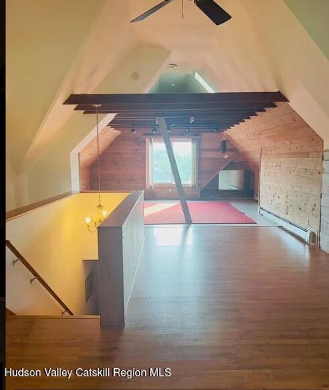 Living Area | Image 10