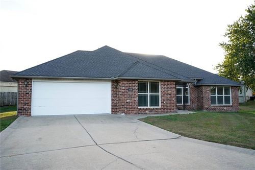 510 Chaucer Ln, Warrensburg, MO, 64093-3211 | Card Image
