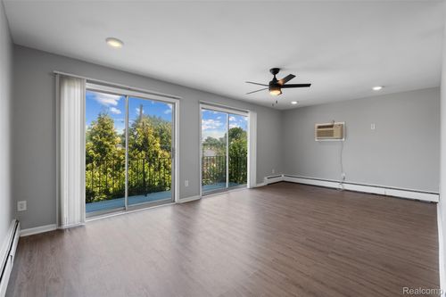 3-3915 Devon, Royal Oak, MI, 48073 | Card Image