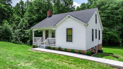 2704 Kool Park Rd Ne, Hickory, NC, 28601-8282 | Card Image