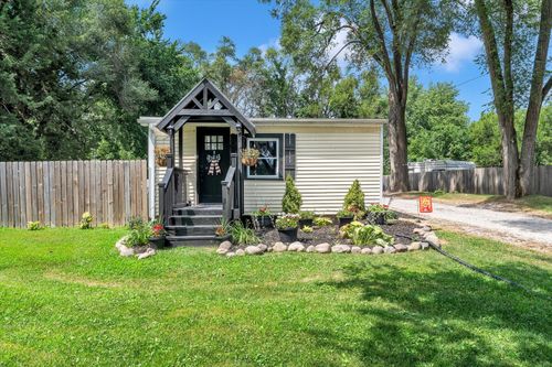 9590 115th St, Blue Grass, IA, 52726-9504 | Card Image