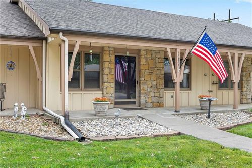 18867 Sunrise Dr, Belton, MO, 64012-9405 | Card Image