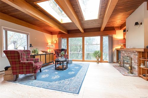 8050 Rae-Leigh Pl, Saanichton, BC, V8M1S2 | Card Image