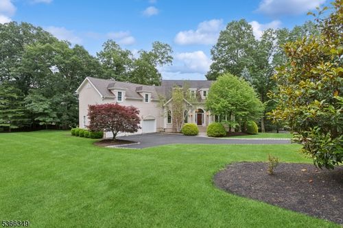 7 Pershing Ct, North Brunswick, NJ, 08902-3027 | Card Image