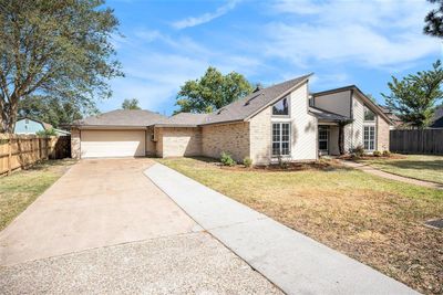 GREAT DRIVEWAY FOR PARKING | Image 2