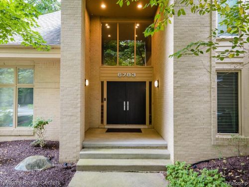 6783 Burtonwood Dr, West Bloomfield, MI, 48322-3248 | Card Image