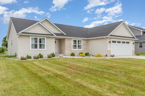 10450 Laurel Woods Pl, Freeland, MI, 48623-8948 | Card Image
