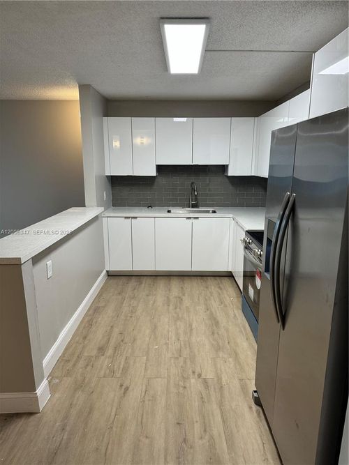 a4q-14830 Naranja Lakes Blvd, Homestead, FL, 33032-8337 | Card Image