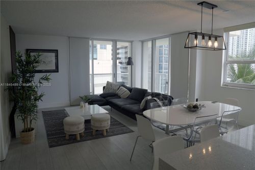 902-1155 Brickell Bay Dr, Miami, FL, 33131 | Card Image