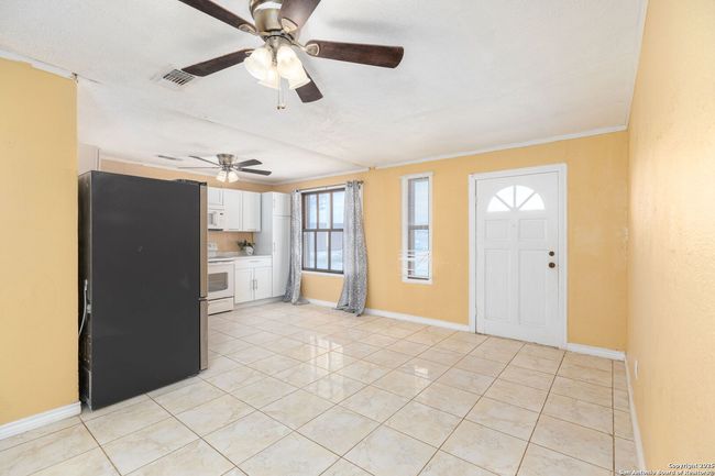 13934 N Interstate 35, House other with 3 bedrooms, 1 bathrooms and null parking in Moore TX | Image 7