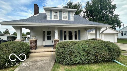 611 S Walnut St, Edinburgh, IN, 46124-1633 | Card Image