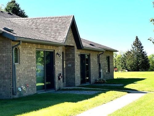 apt-104-300 10th Ave Se, Pelican Rapids, MN, 56572-4715 | Card Image