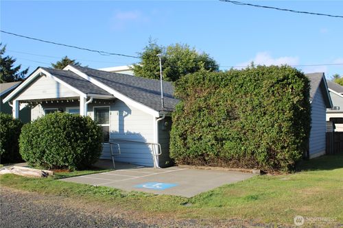102 N 1st St, Pacific Beach, WA, 98571-5022 | Card Image