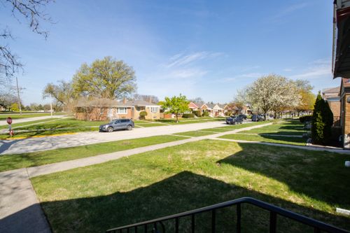 2337 Park Ave, Riverside, IL, 60546-1347 | Card Image