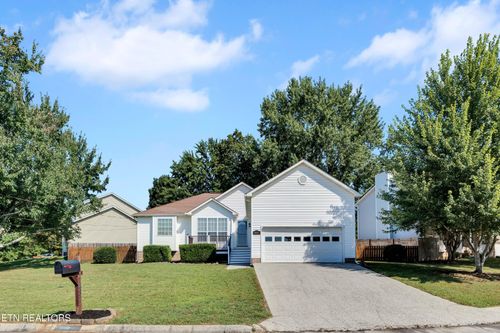1437 Pheasants Glen Dr, Knoxville, TN, 37923-1680 | Card Image